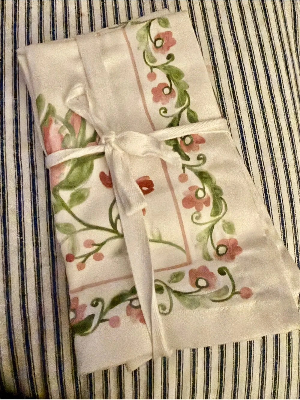 Painted Vine Napkins, Set of 4🌸
